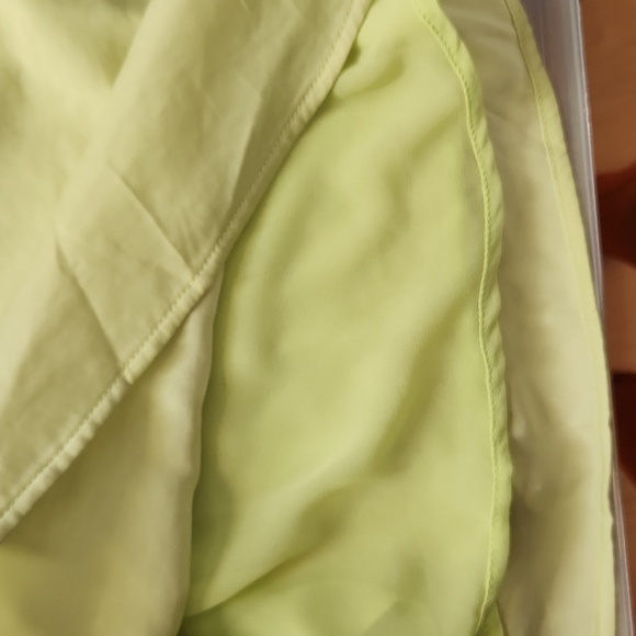 Lime green silky skirt - Picture 4 of 5
